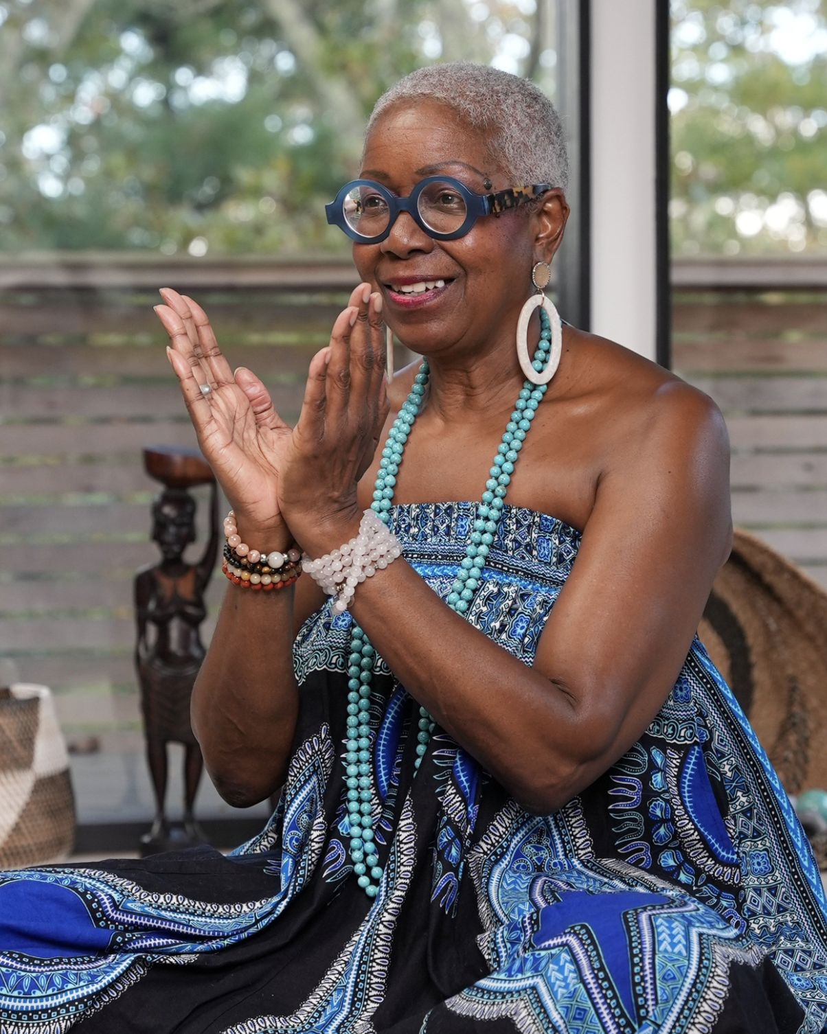 Kathryn teaching a OneFirelight meditation class

